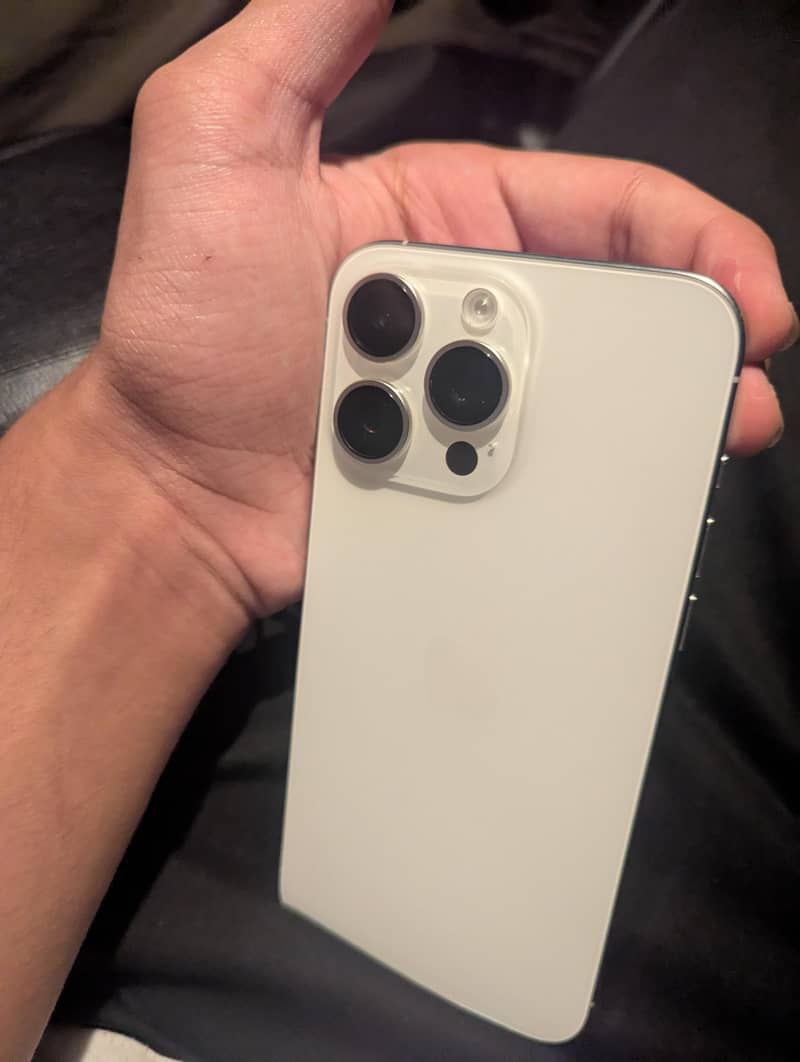 Apple iPhone 15 Pro Max 0