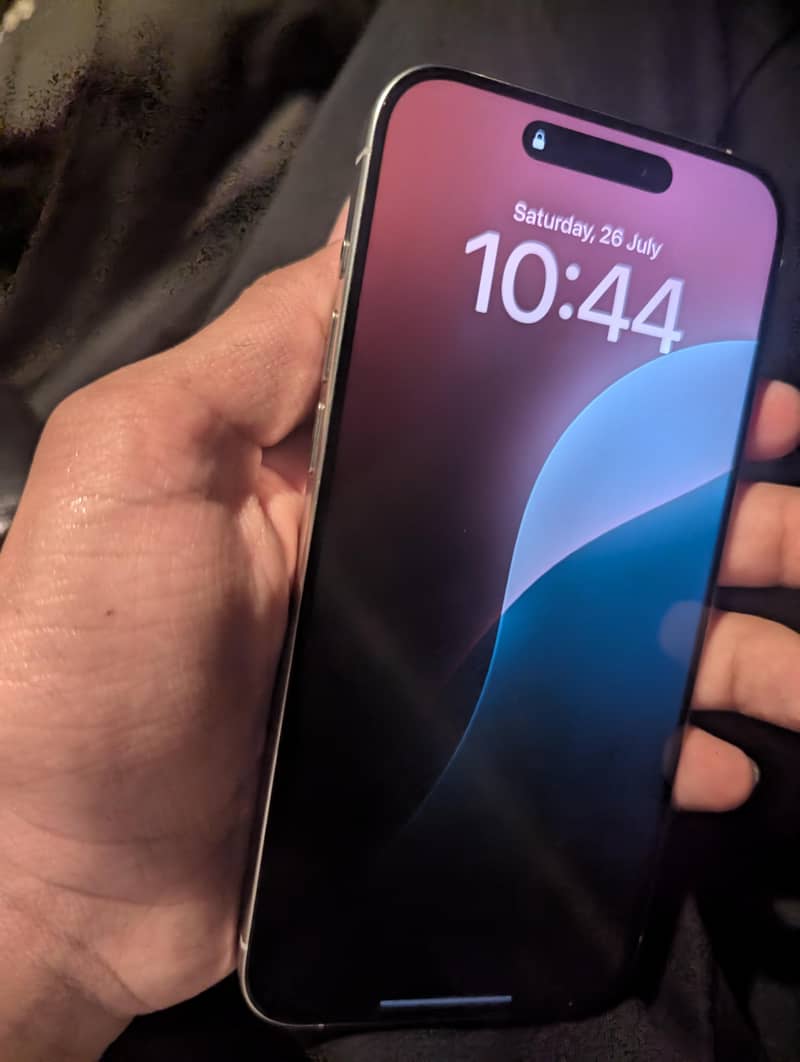 Apple iPhone 15 Pro Max 4