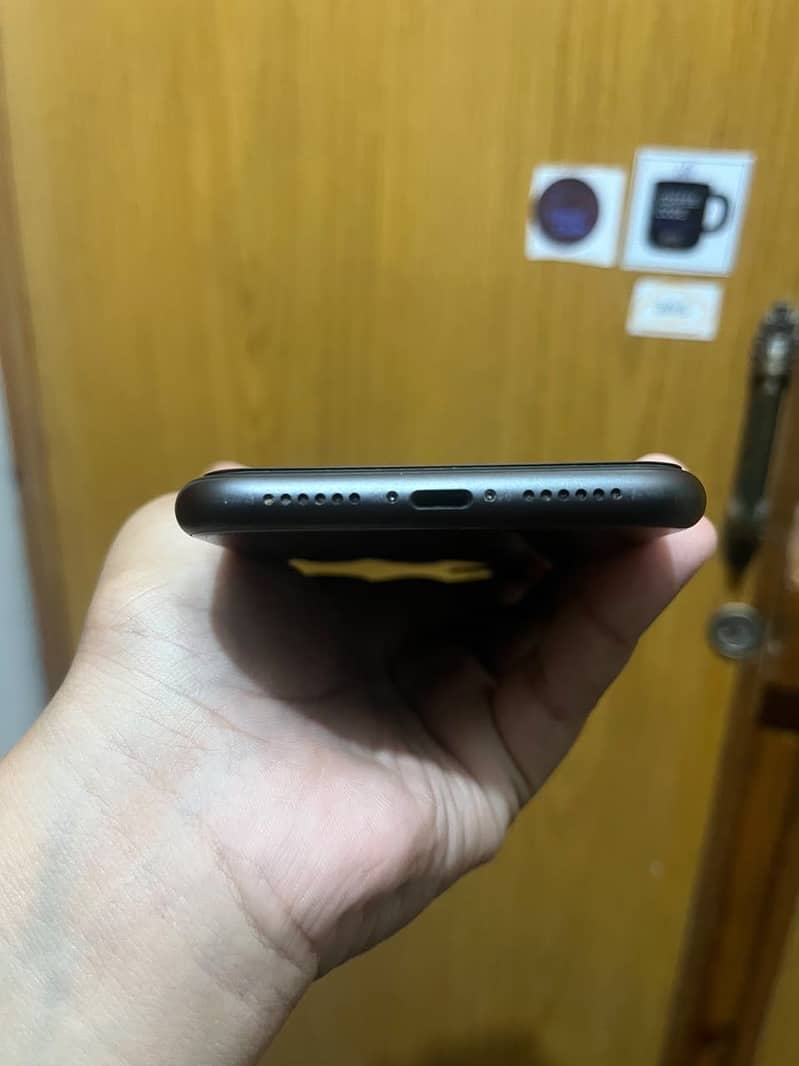 Apple iPhone 11 3