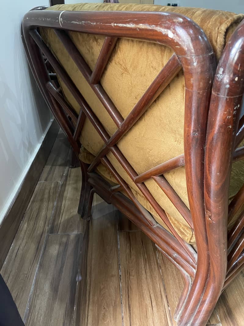 2 single seater sofa/chair 1