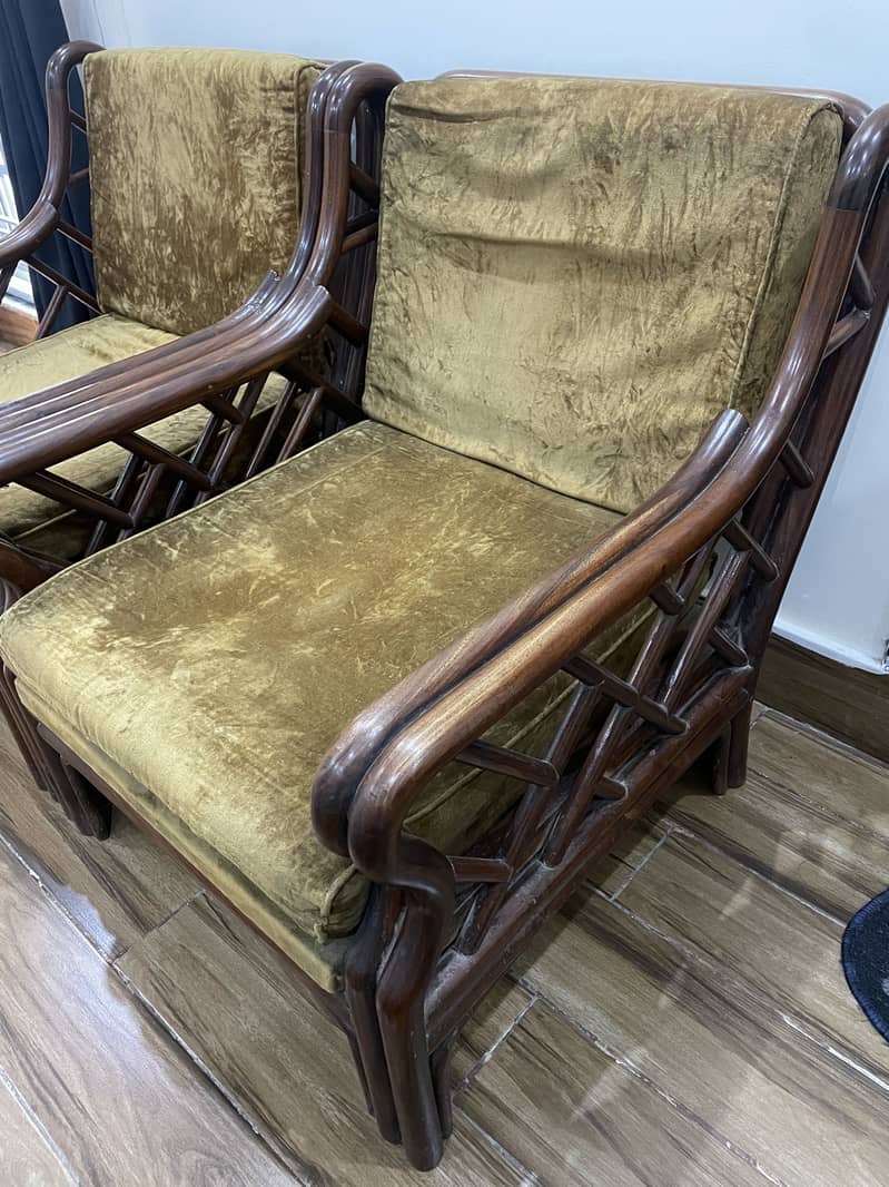 2 single seater sofa/chair 3
