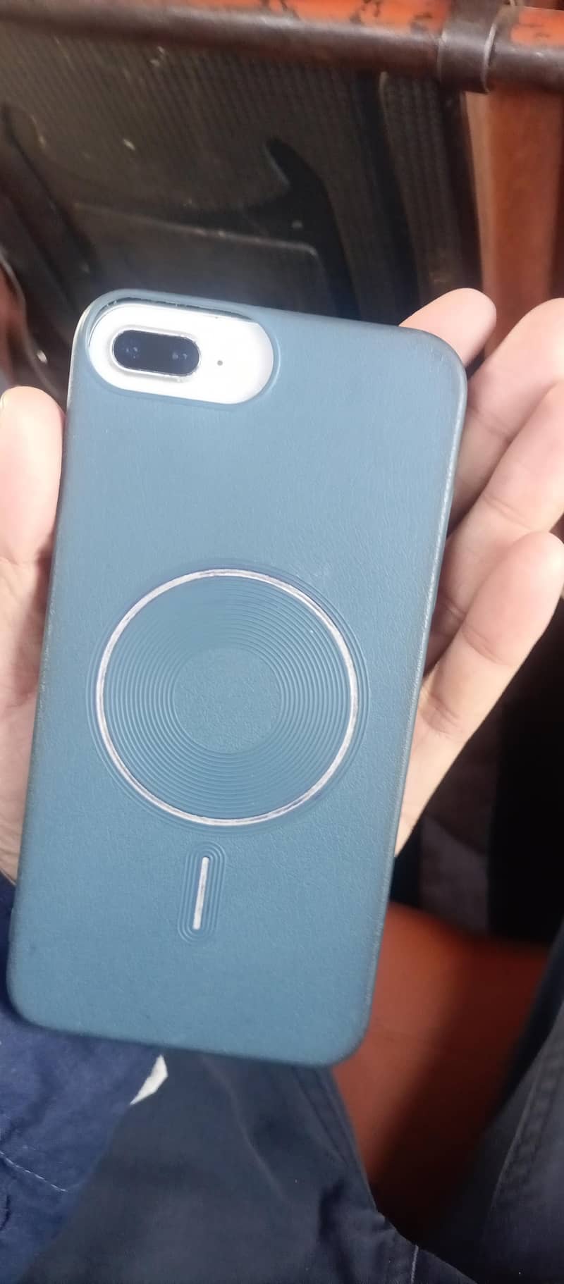 Apple iPhone 8 Plus 4