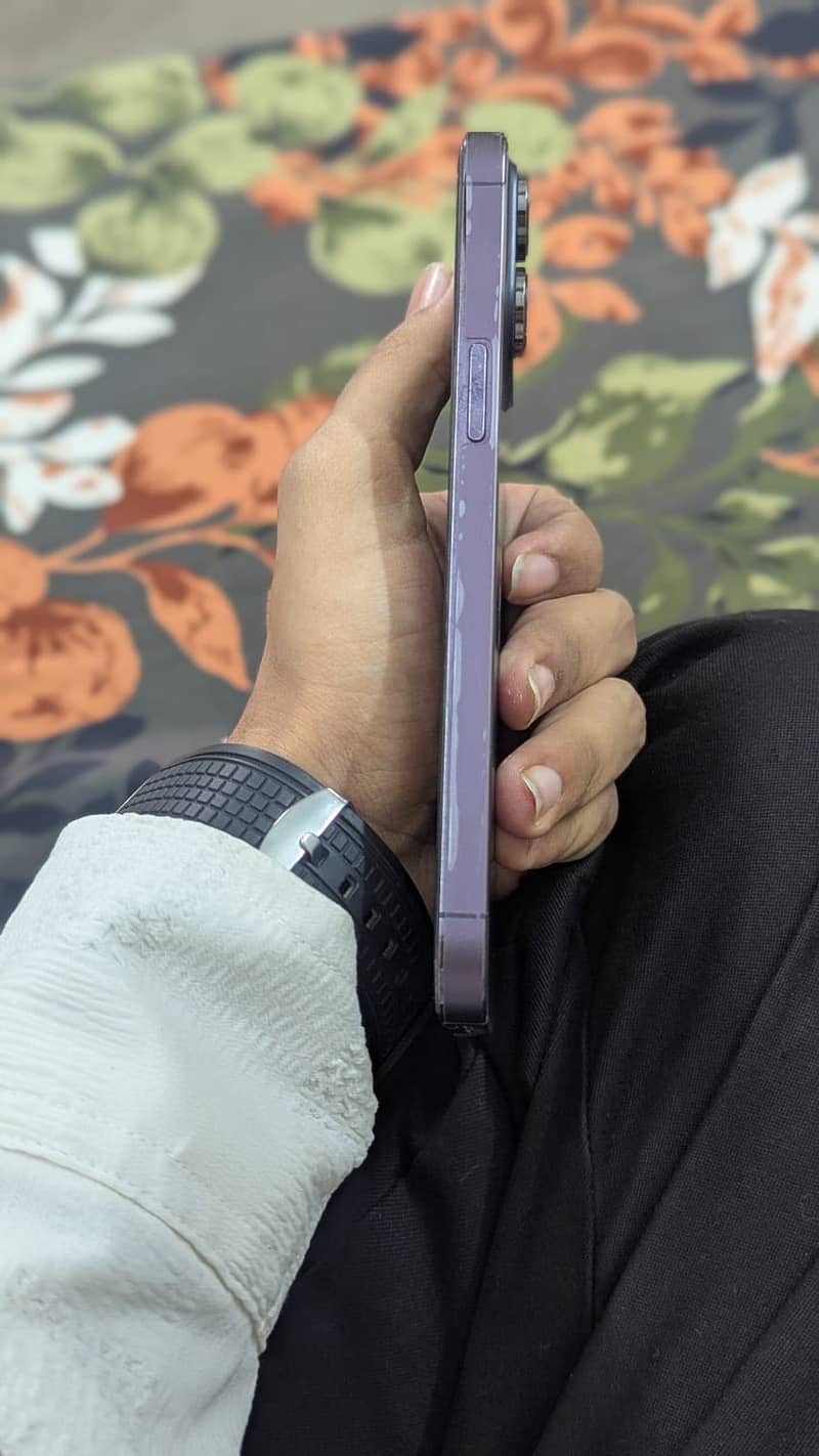 Apple iPhone 14 Pro Max 4