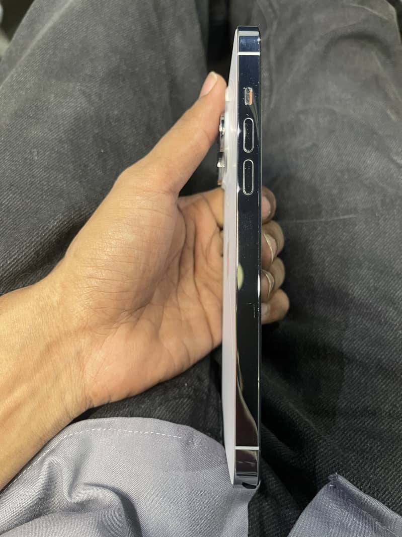 Apple iPhone 14 Pro Max 2