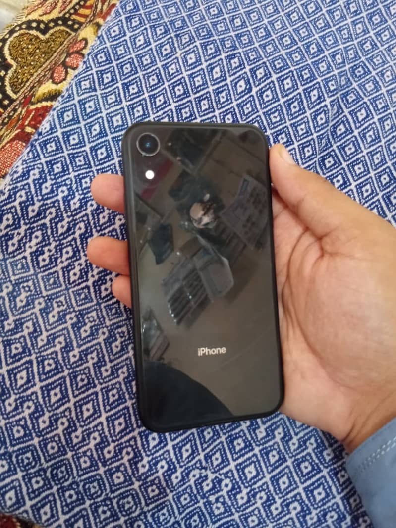 Apple iPhone XR 7