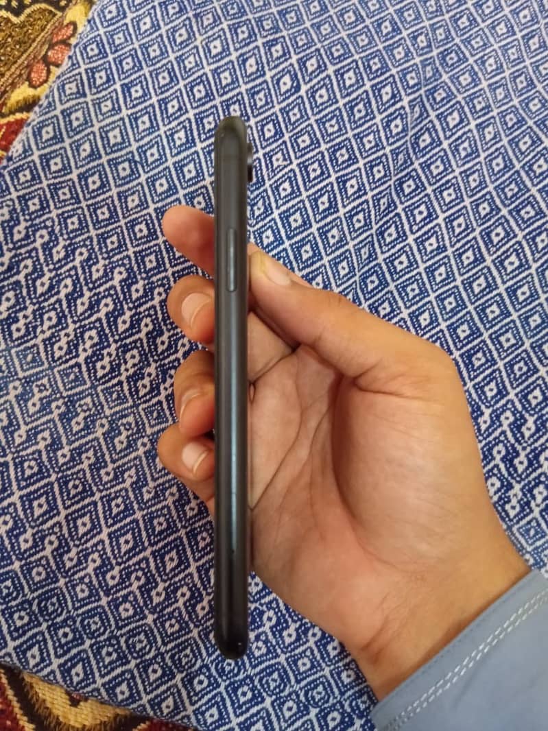 Apple iPhone XR 8