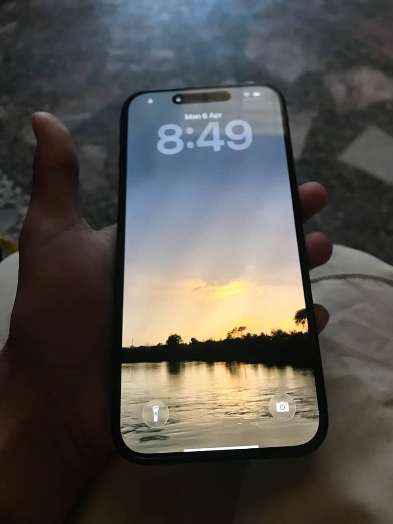 Apple iPhone 16 Pro Max 0
