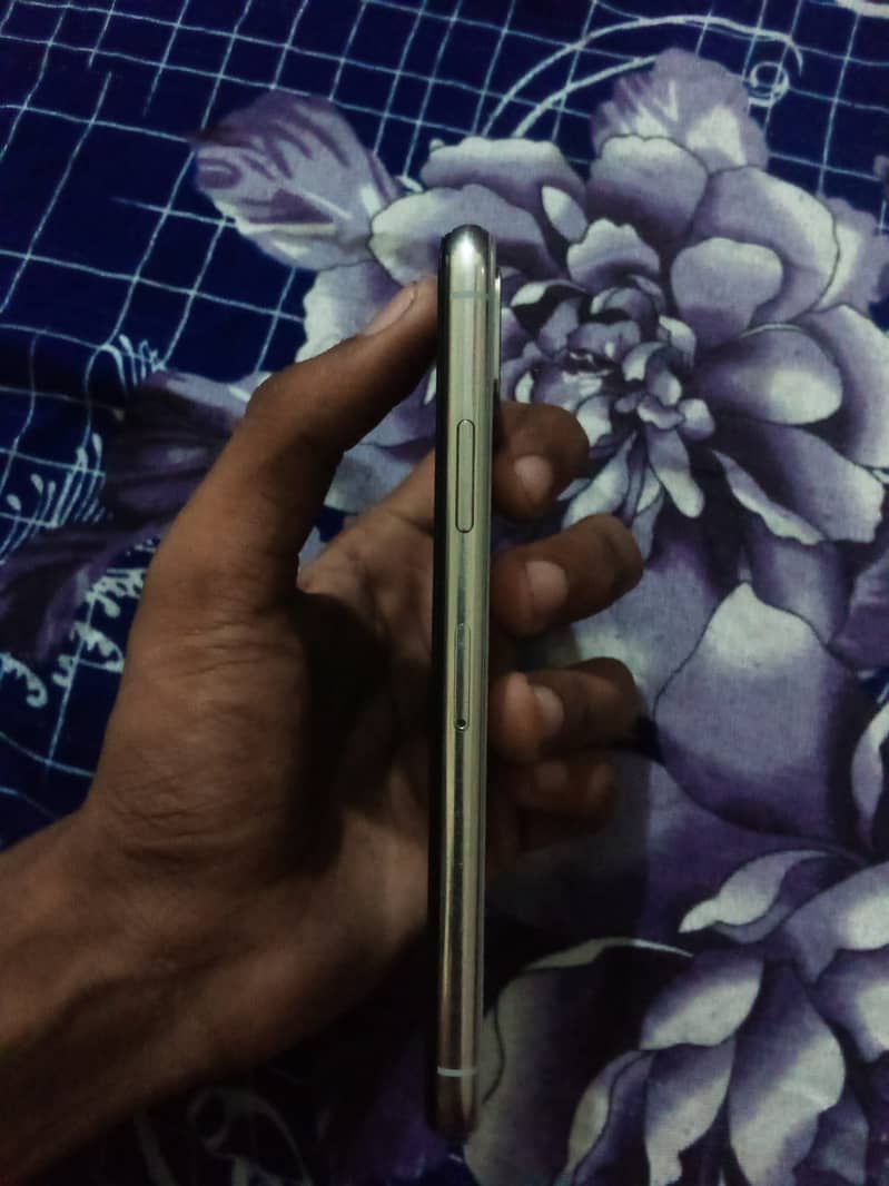Apple iPhone X 3