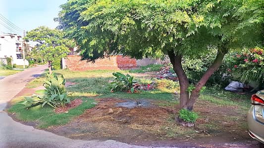 10 Marla Corner Ideal Location Near Park Mosque Market And Main Road Plot For Sale