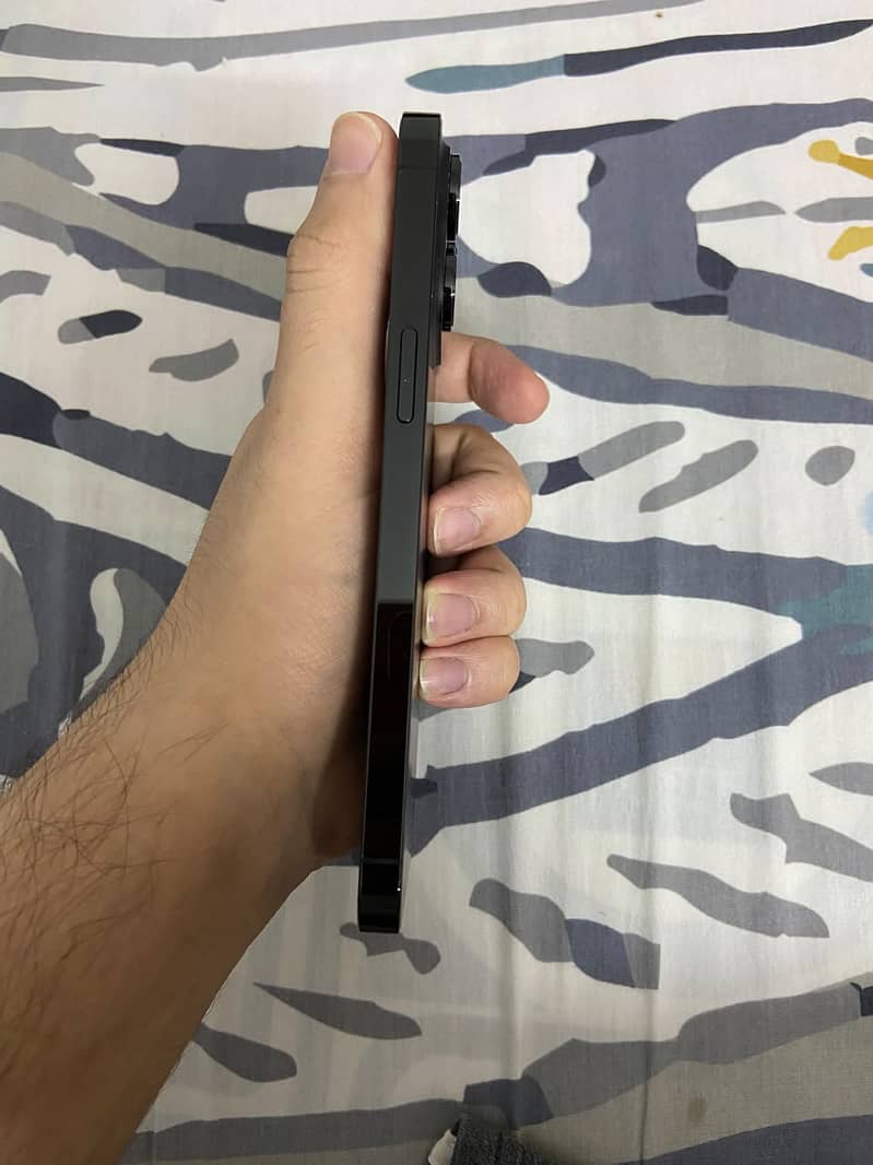 Apple iPhone 14 Pro Max 9