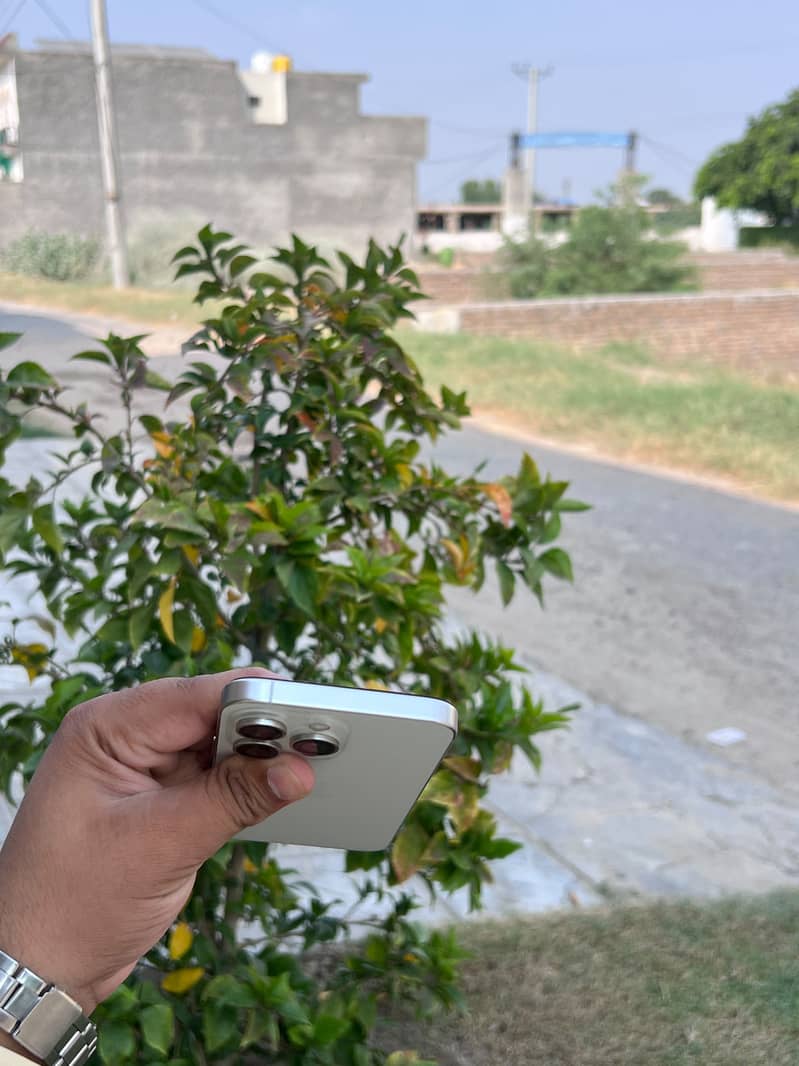 Apple iPhone 15 Pro Max 0