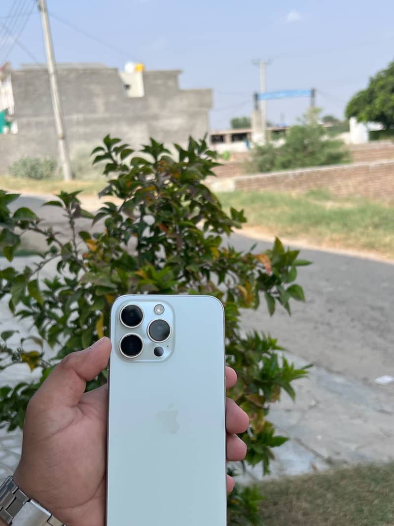 Apple iPhone 15 Pro Max 1