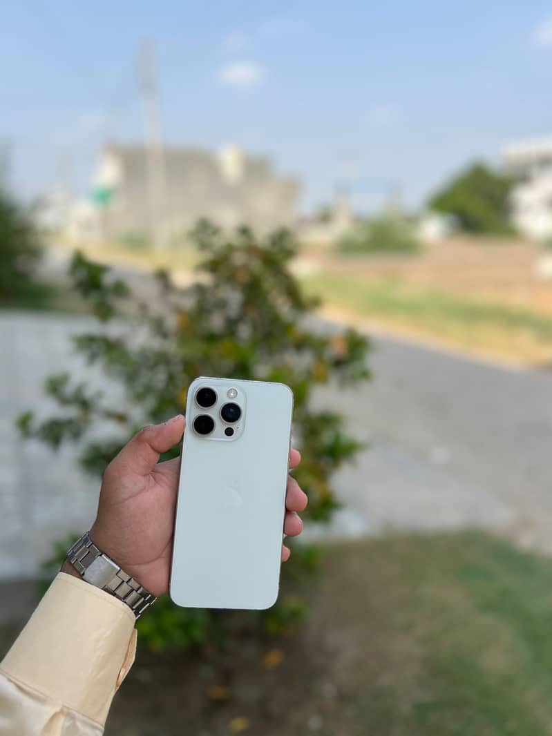 Apple iPhone 15 Pro Max 2