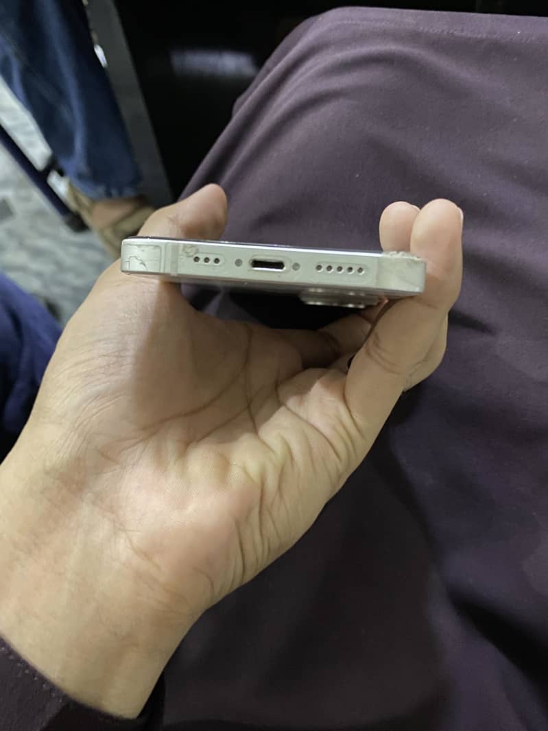 Apple iPhone 14 3