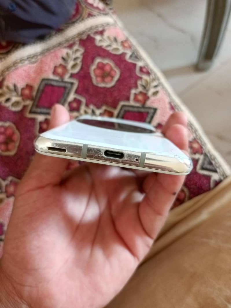 Sharp Aquos R2 5