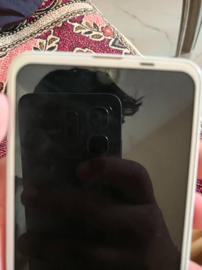 Sharp Aquos R2 10