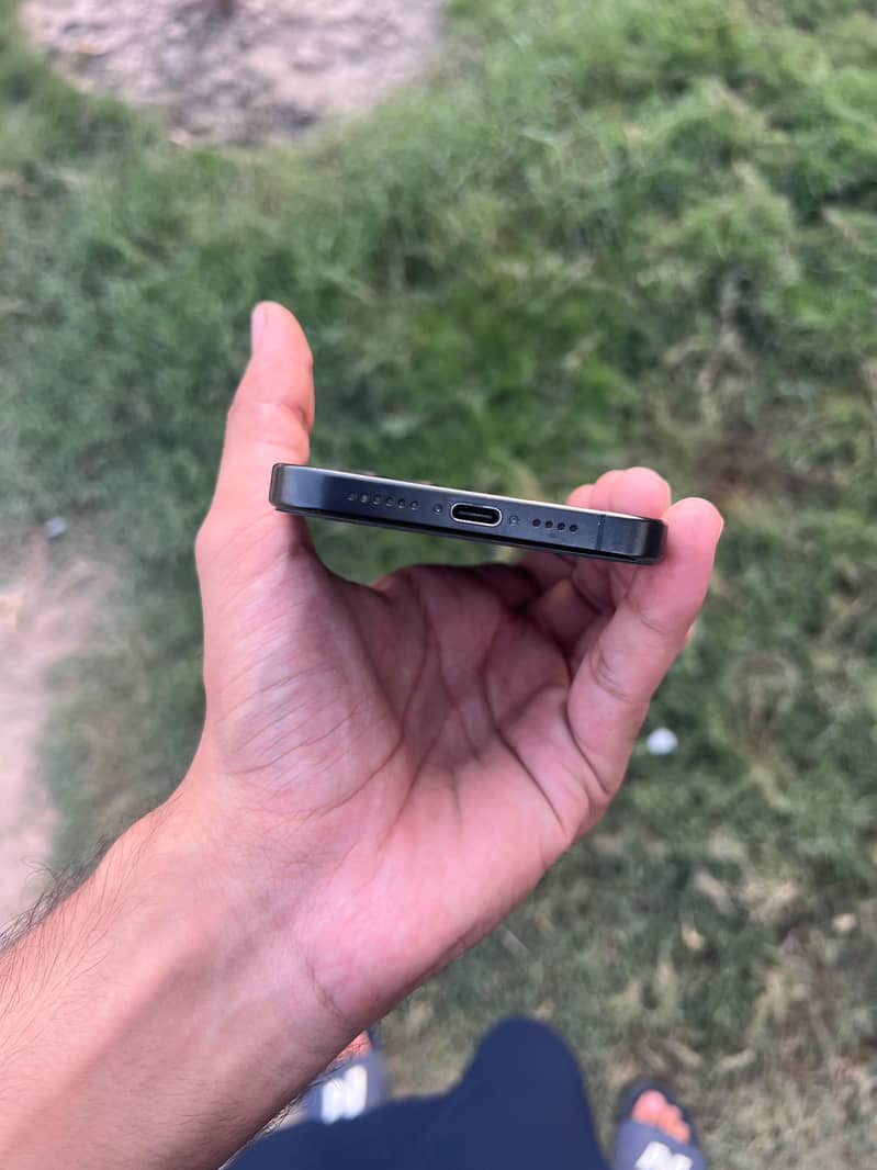 Apple iPhone 15 Pro Max 2
