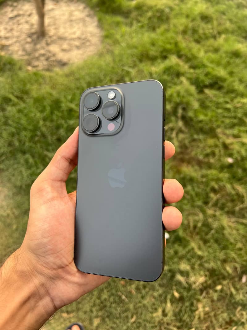 Apple iPhone 15 Pro Max 3