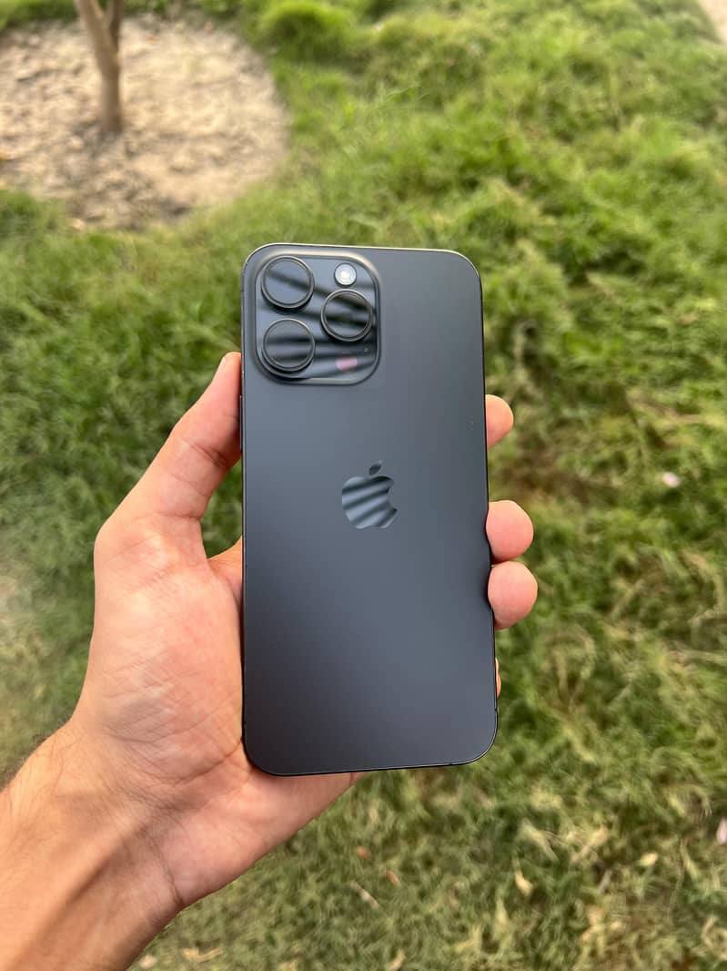 Apple iPhone 15 Pro Max 4