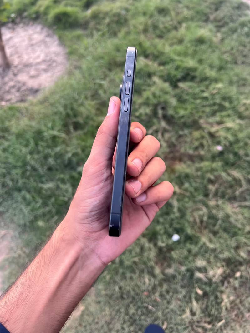 Apple iPhone 15 Pro Max 6