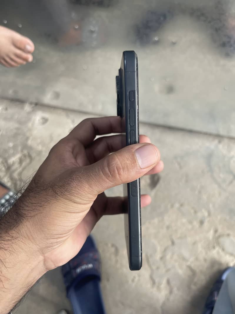 Apple iPhone 15 Pro Max 2