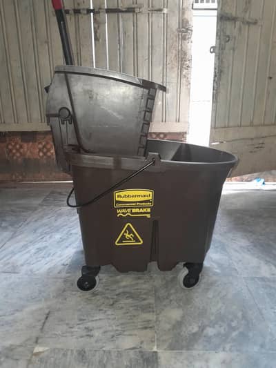 Rubbermaid  Wave Brake Down Press Mop Bucket&Mop