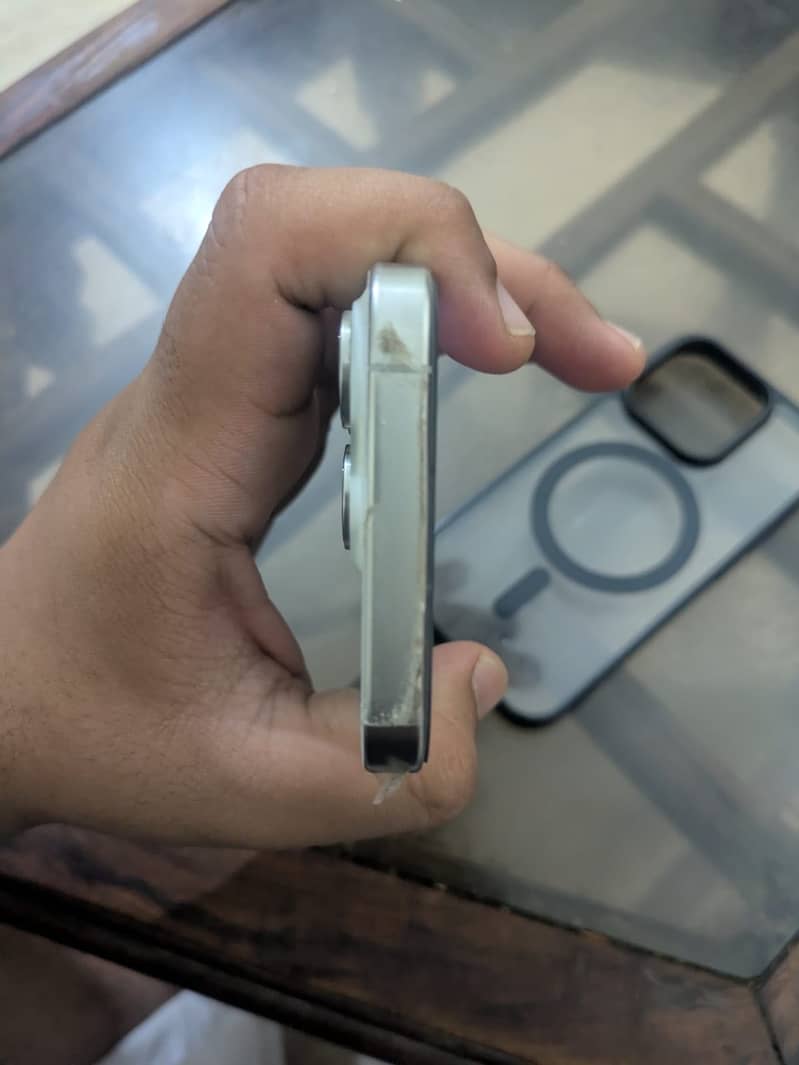 Apple iPhone 15 Pro JV 1