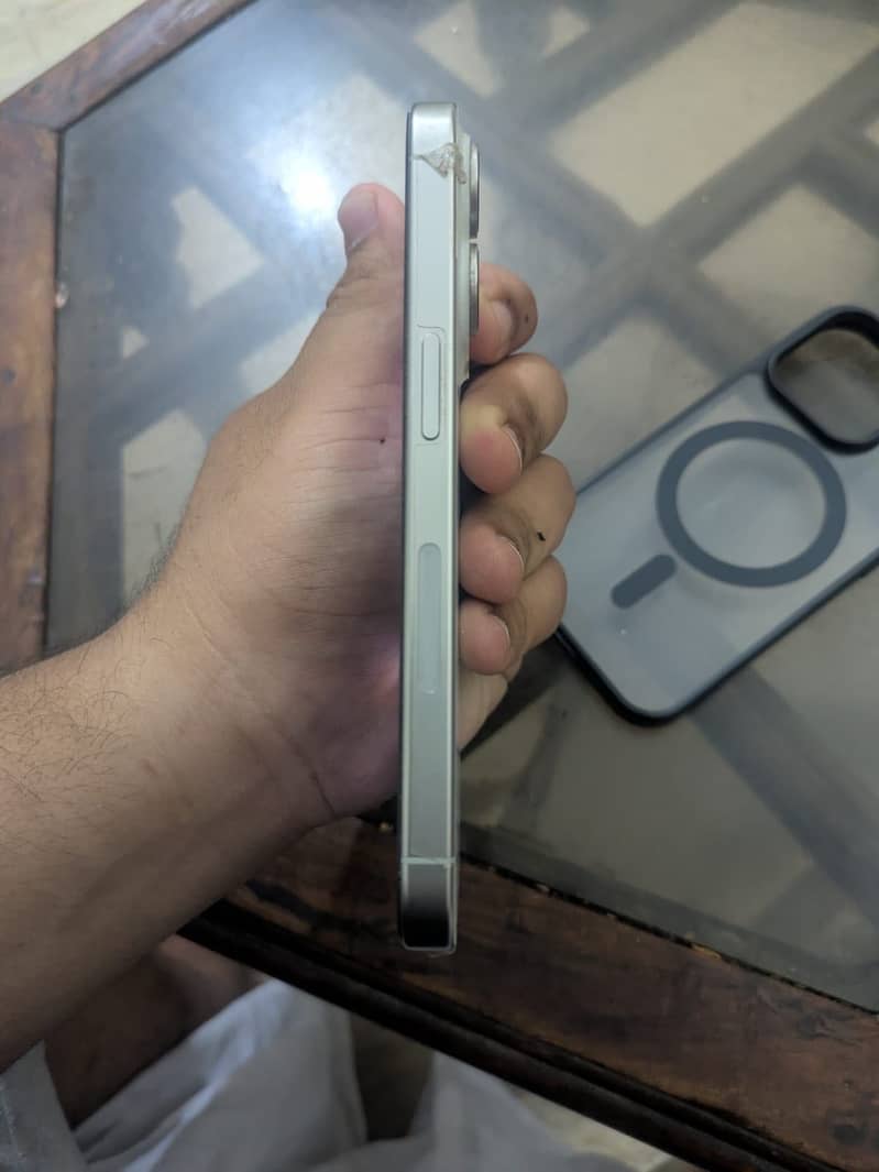 Apple iPhone 15 Pro JV 3