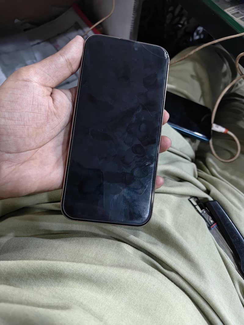 Apple iPhone 16 Pro Max 3