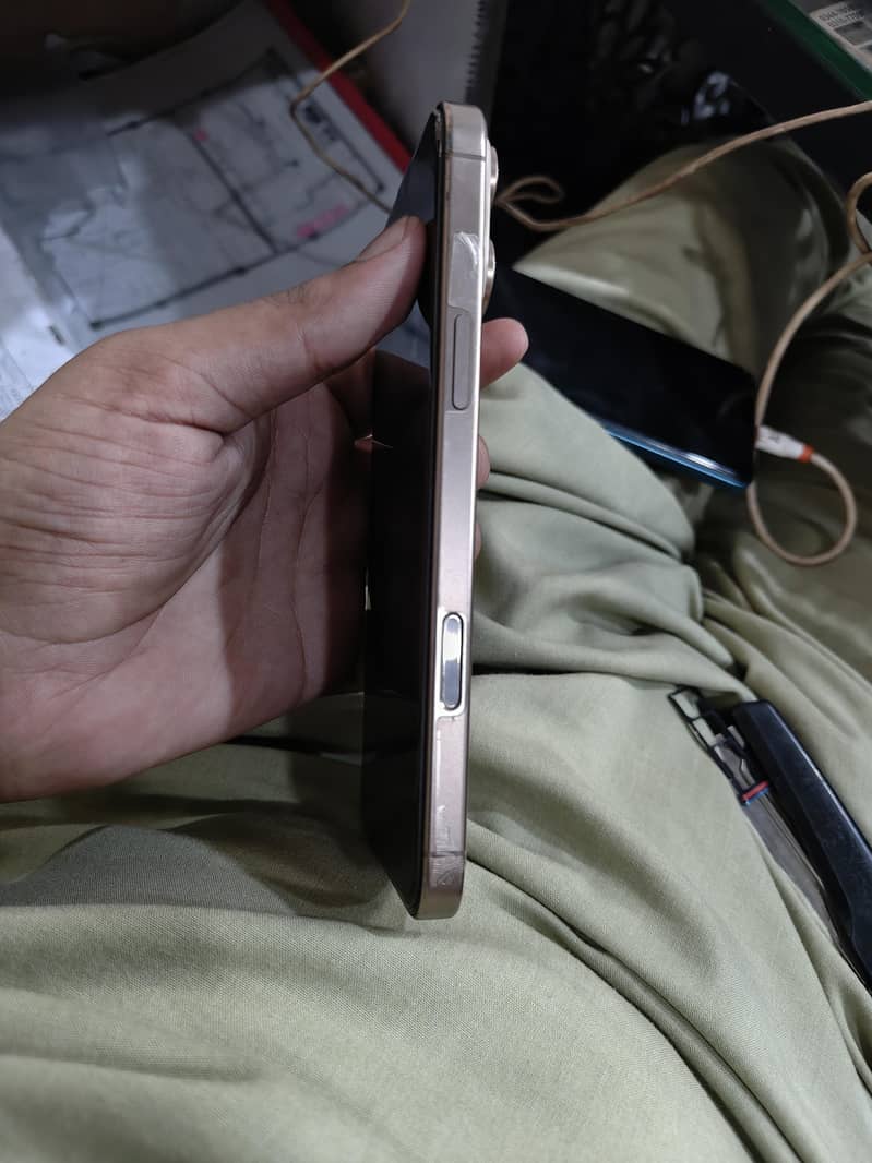 Apple iPhone 16 Pro Max 5
