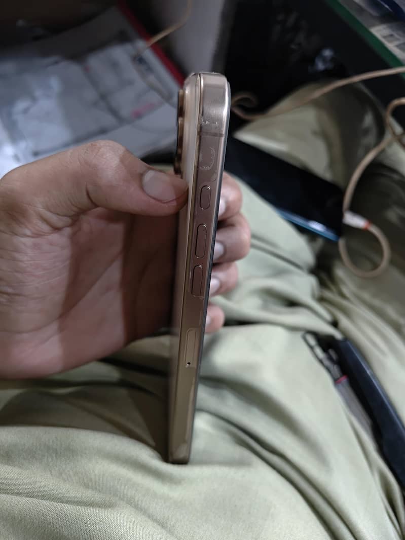 Apple iPhone 16 Pro Max 8