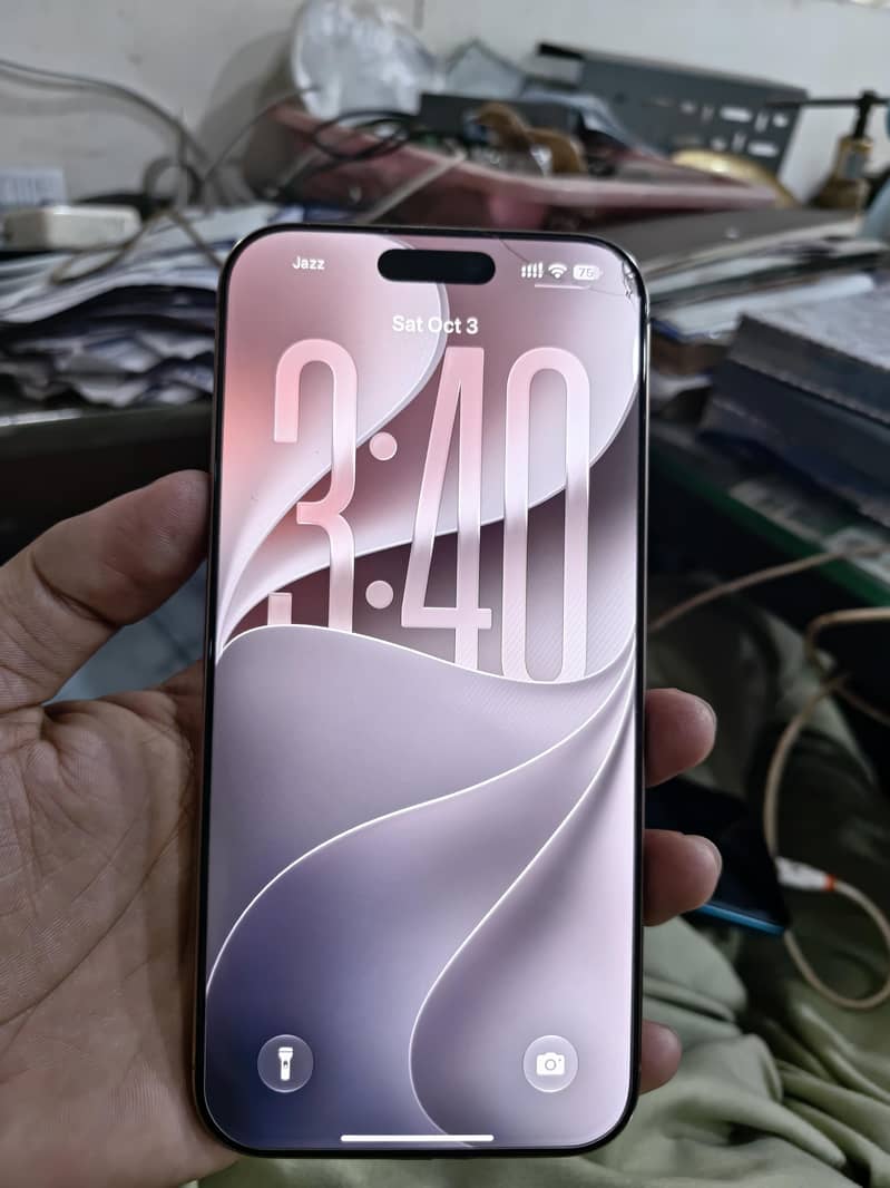 Apple iPhone 16 Pro Max 10