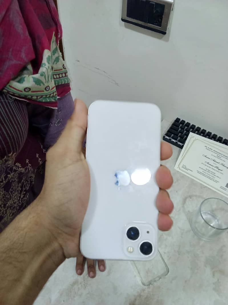 Apple iPhone 13 0