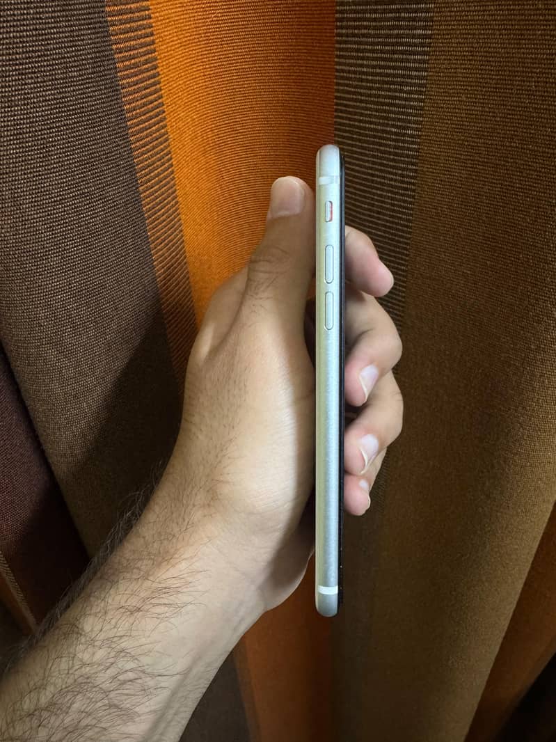 Apple iPhone SE 2 3