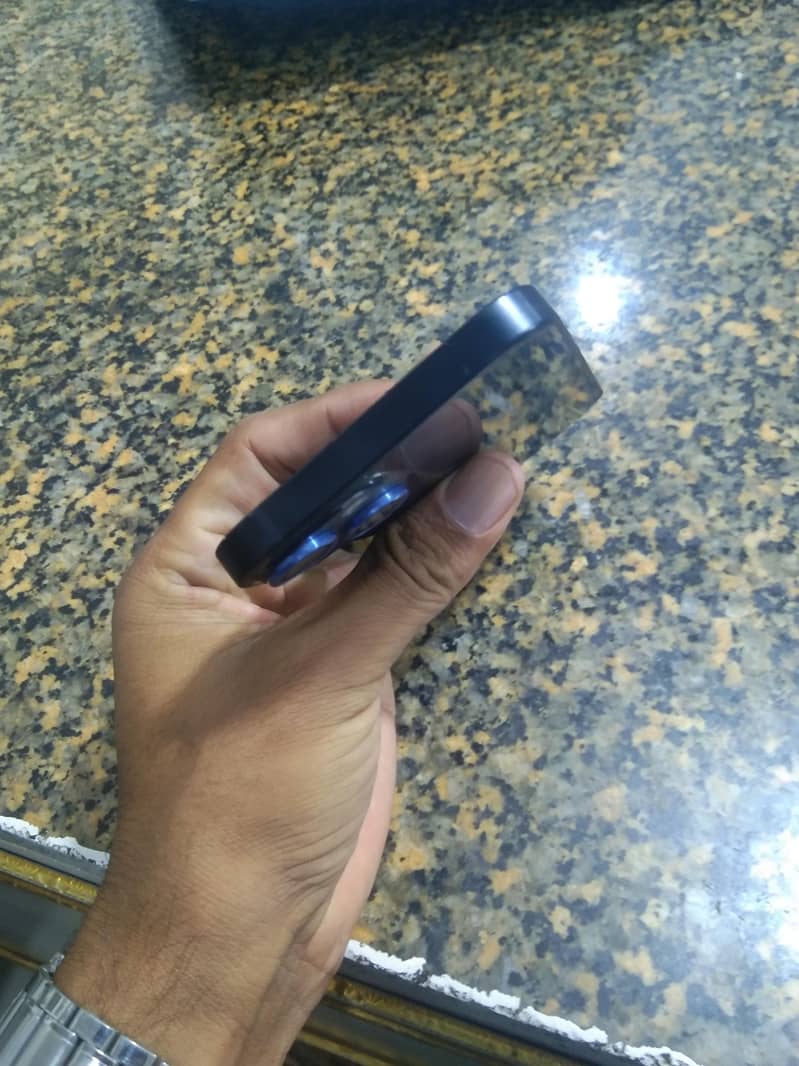 Apple iPhone 13 0