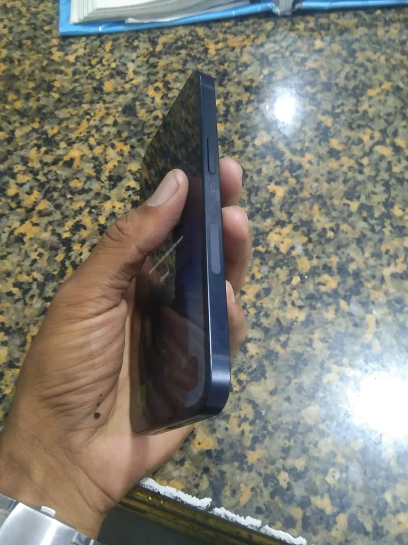 Apple iPhone 13 2