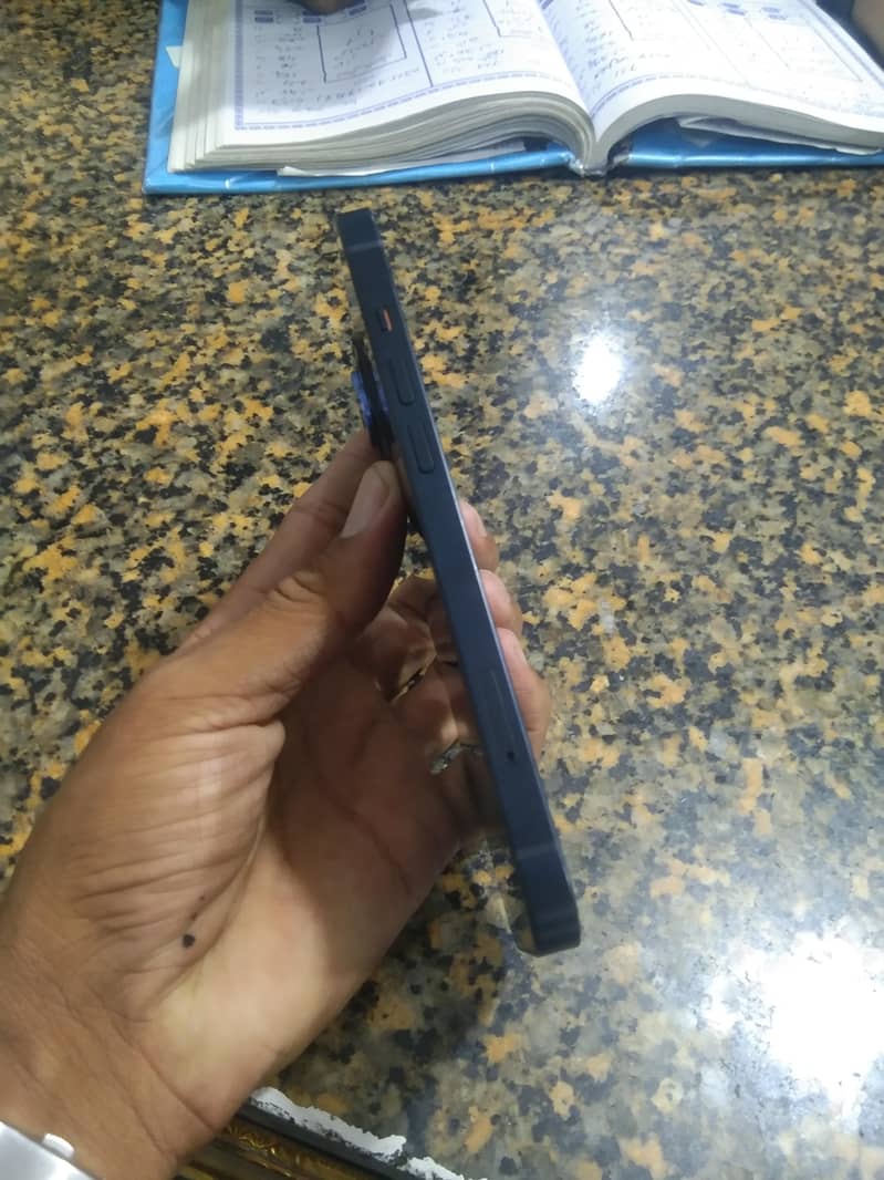 Apple iPhone 13 3
