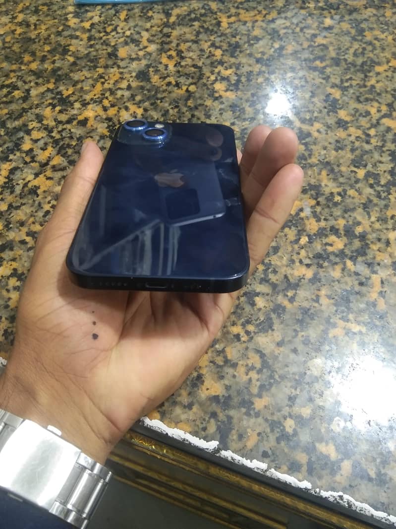 Apple iPhone 13 5