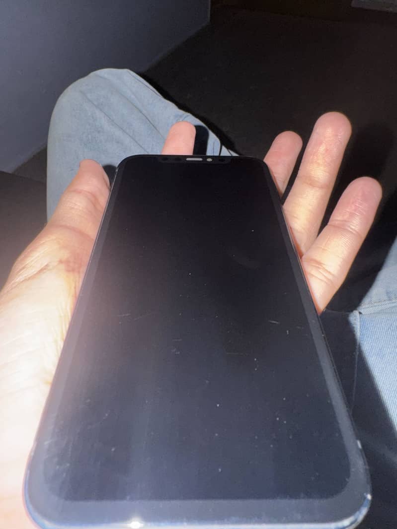 Apple iPhone 12 4