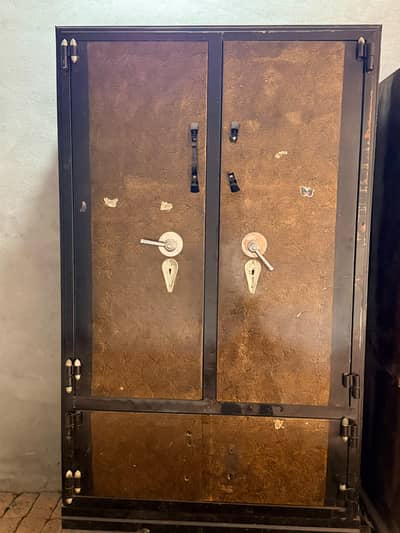 Heavy Iron Almari – 2 Pallo – Good Condition