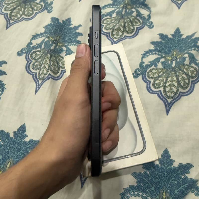 Apple iPhone 15 2