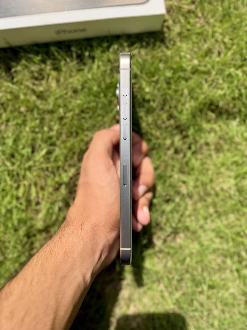 Apple iPhone 15 Pro Max 6