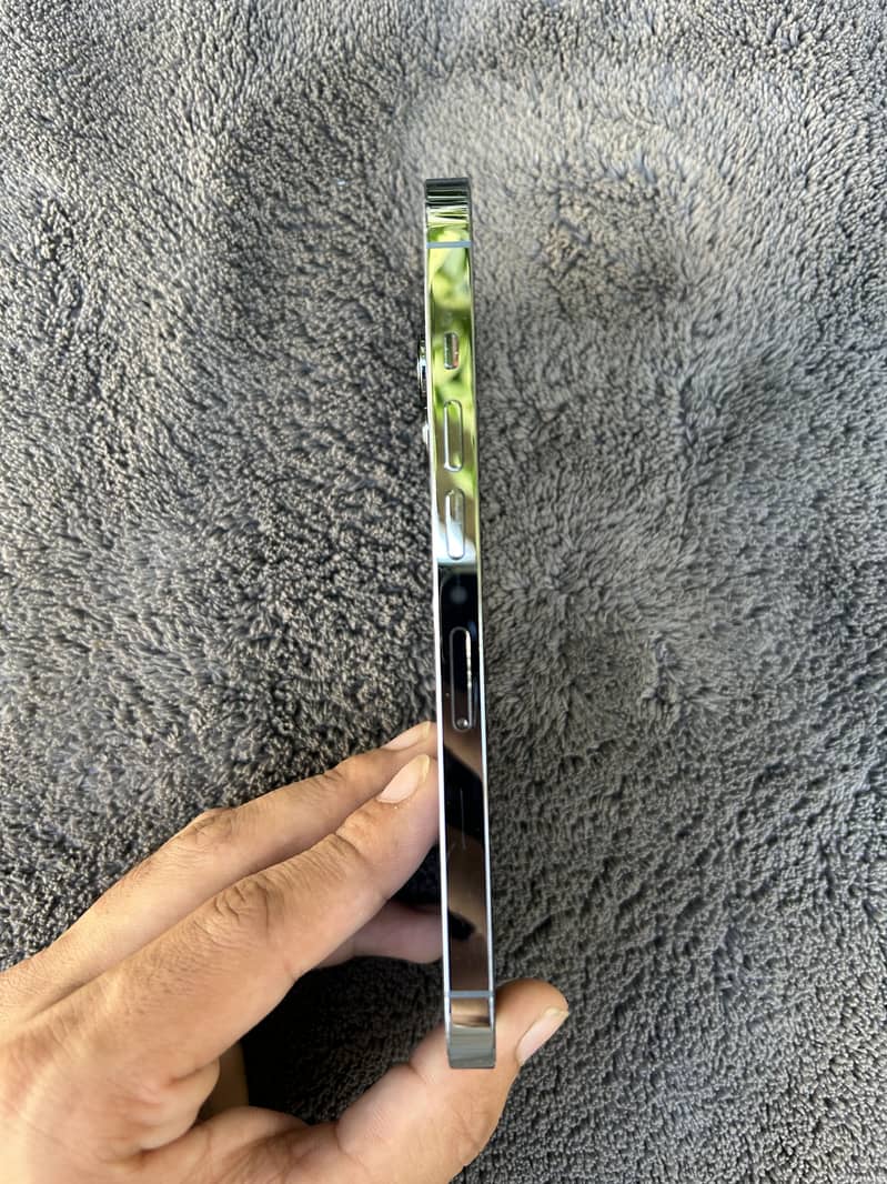 Apple iPhone 13 Pro 1
