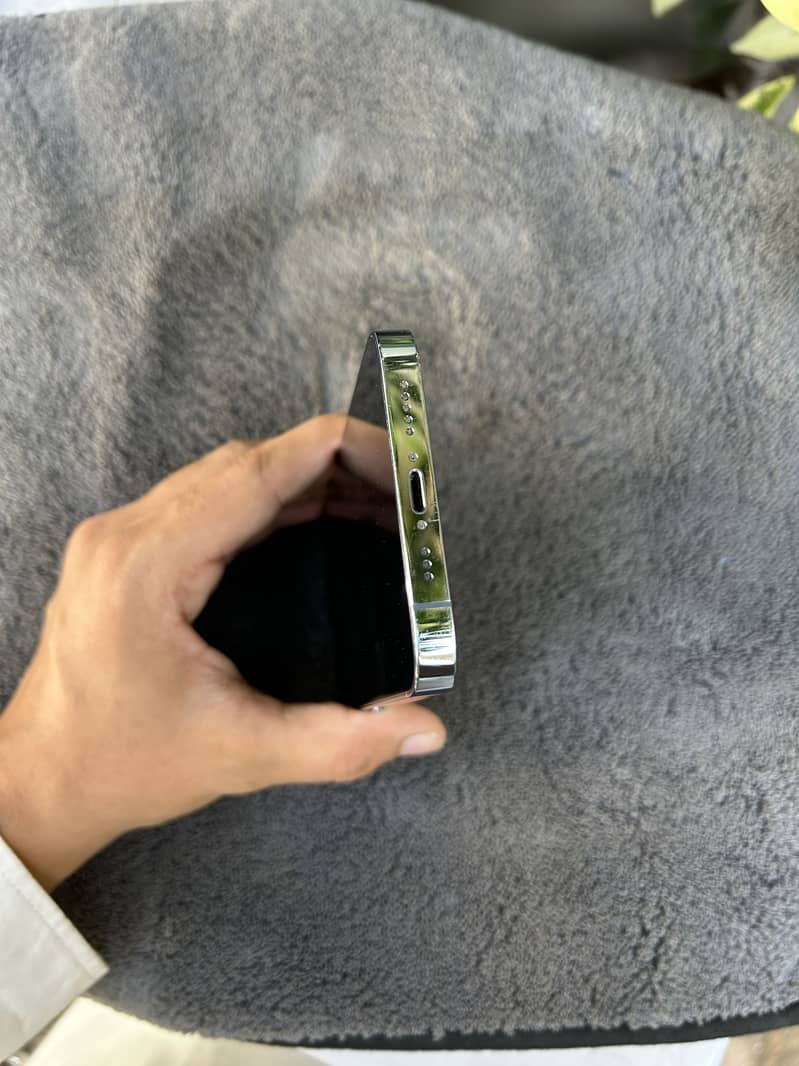 Apple iPhone 13 Pro 2