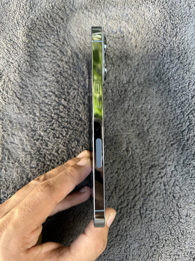 Apple iPhone 13 Pro 3
