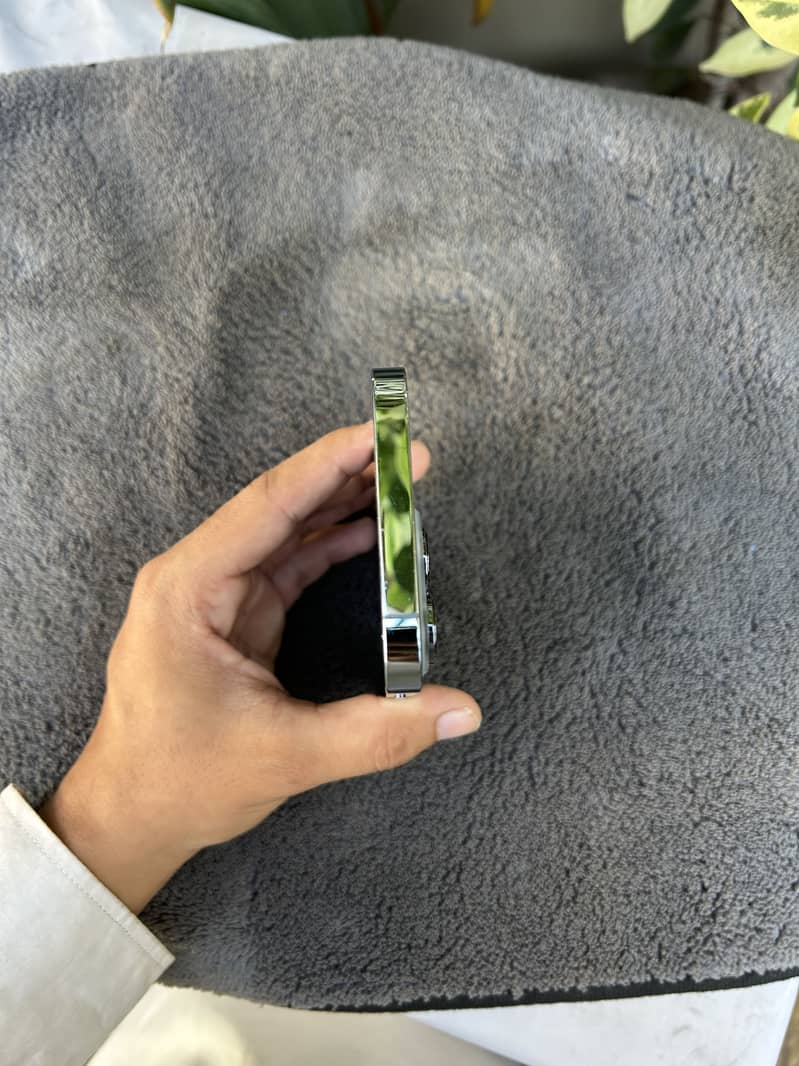 Apple iPhone 13 Pro 4
