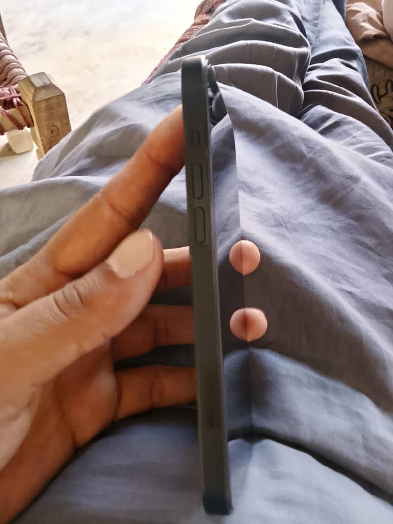 Apple iPhone 13 0