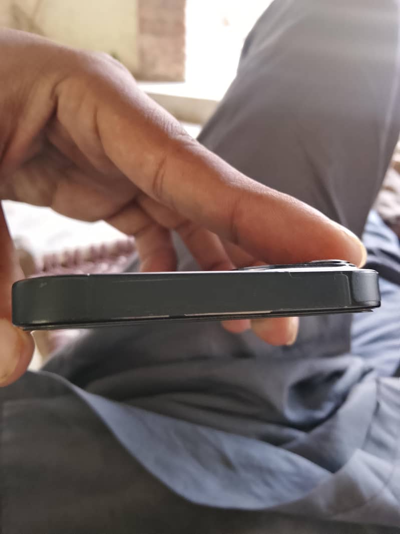 Apple iPhone 13 4