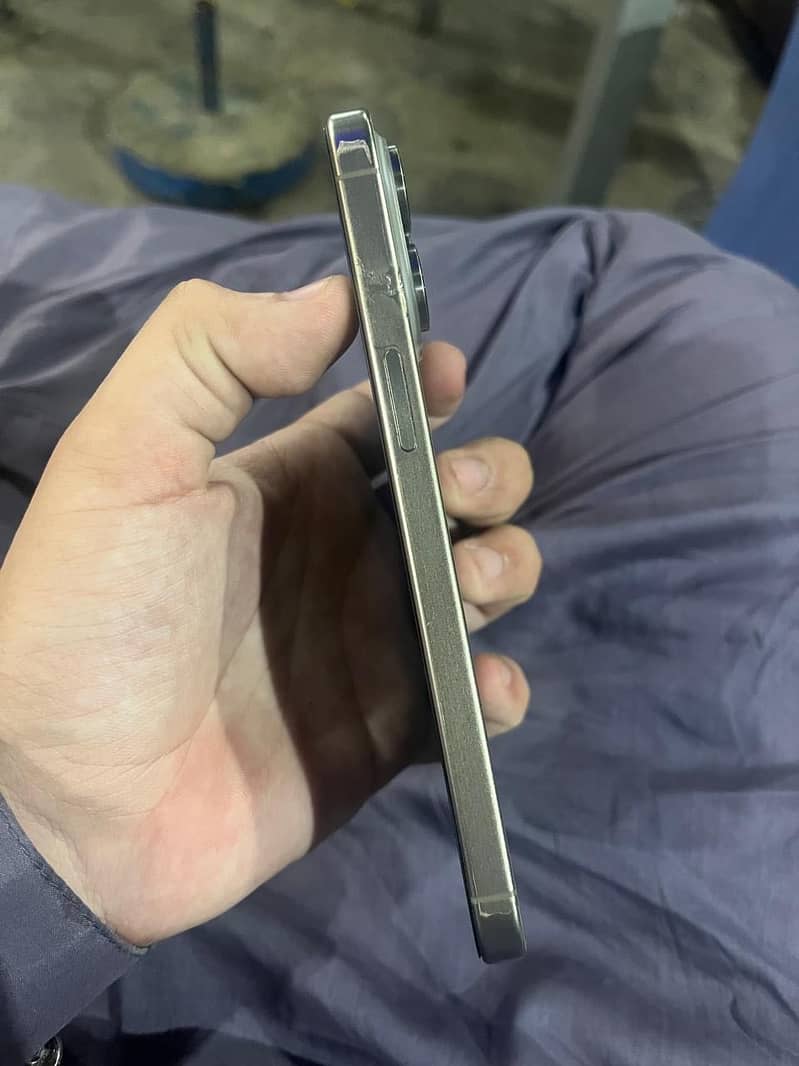 Iphone 15pro max 4