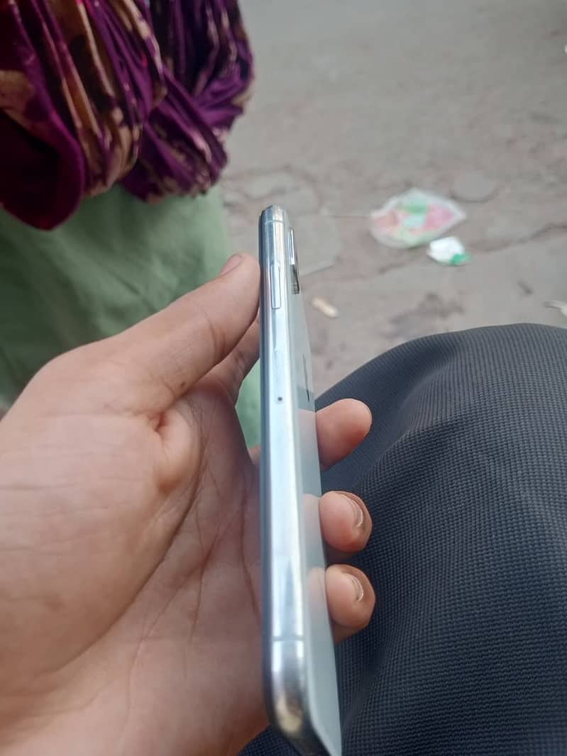 Apple iPhone XS 3